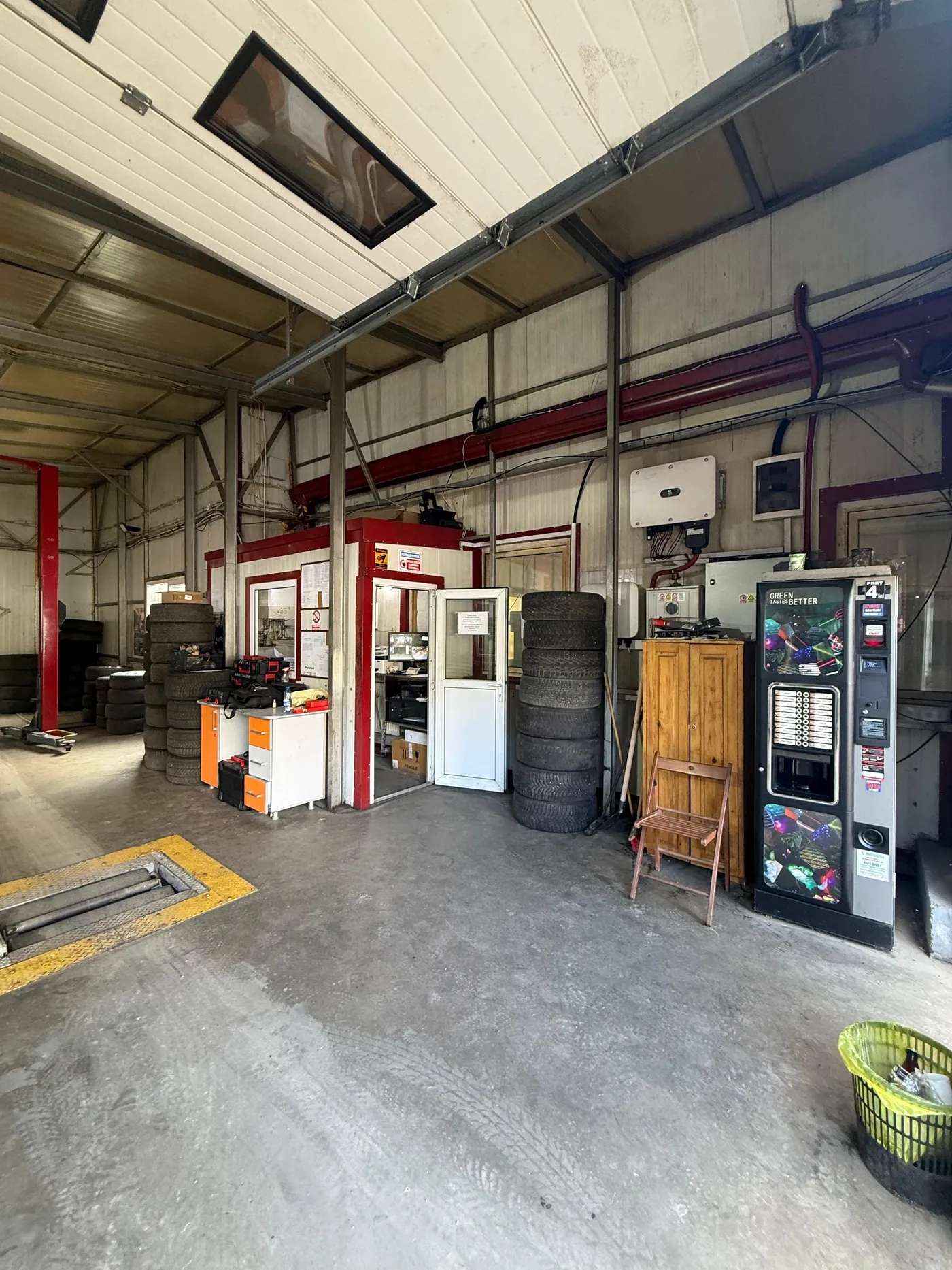 Post de lucru pentru schimb ulei și revizie auto în Șcheia, Suceava